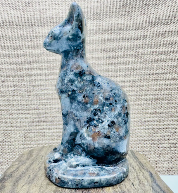  Protect Home Volcanic Rock Sculpture Cat Crystal Stone for Home Office Desk